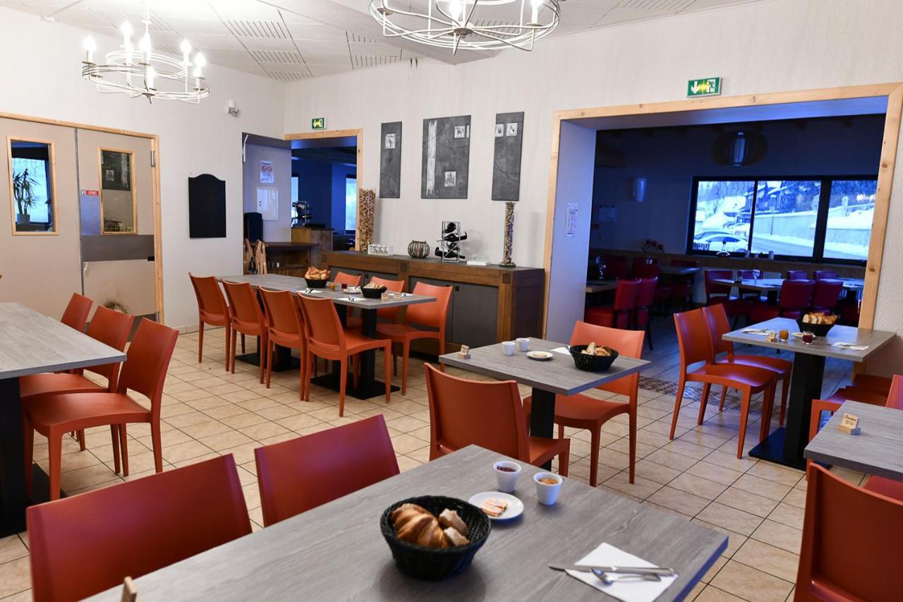 Hotel Restaurant Le Centre Lélex Esterno foto